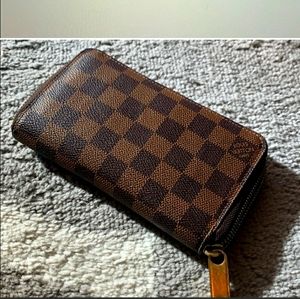 Authentic LV zippy wallet
